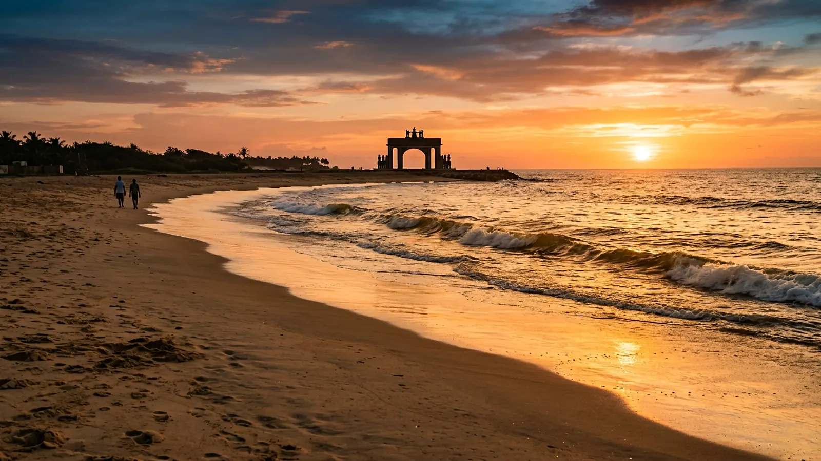 Plage de Ouidah au Bénin au coucher du soleil, face à l'Atlantique